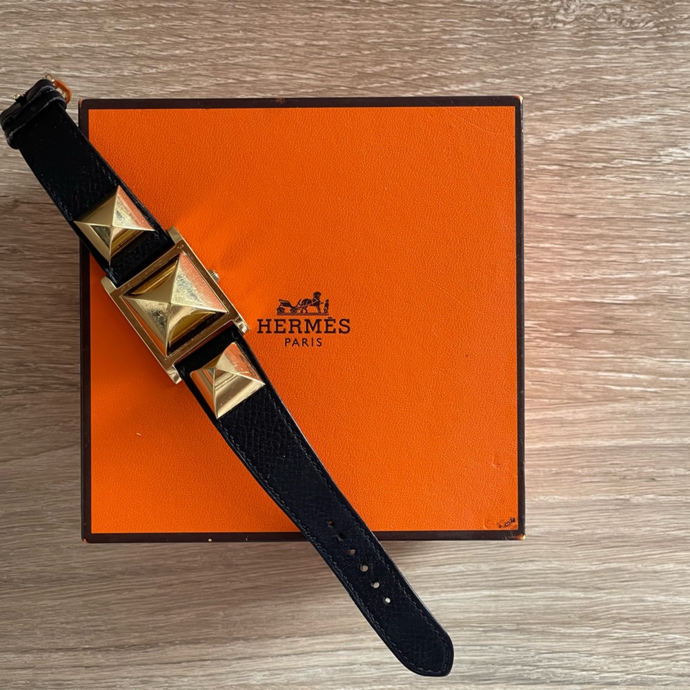 Authentic Hermès Medor Watch in Black, genuine leather Hermès watch band.